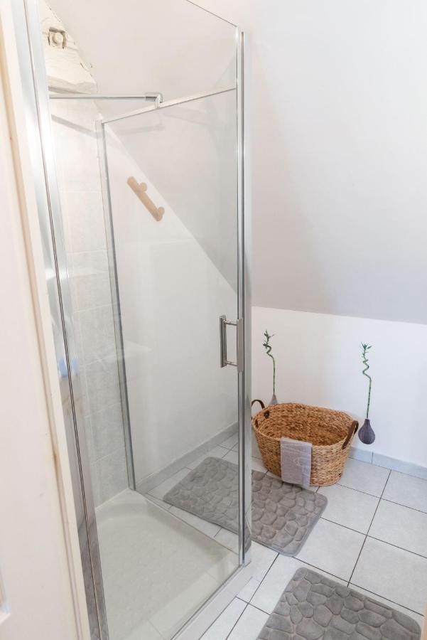 Appartement Rien Que Pour Vous Proche Centre Ville ลาวาล ภายนอก รูปภาพ
